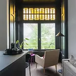 Couette-café Museum Square View 4*