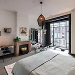 Museum Square View 4*