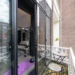 Couette-café Museum Square View 4*