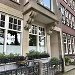 Couette-café Museum Square View 4*