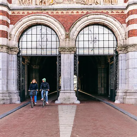 Museum Square View Couette-café Amsterdam