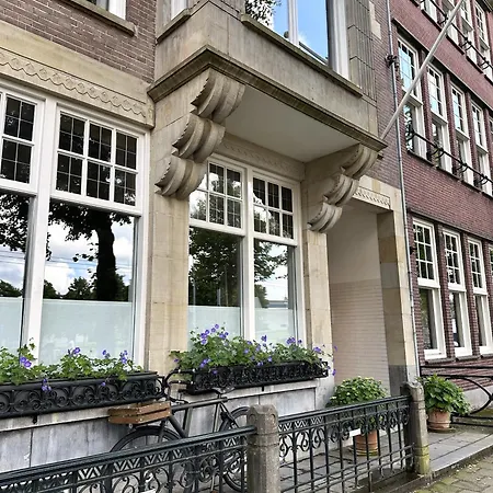 Frühstückspension Museum Square View 4*