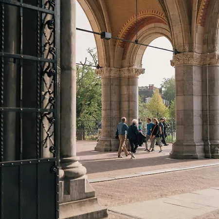 Museum Square View 4*