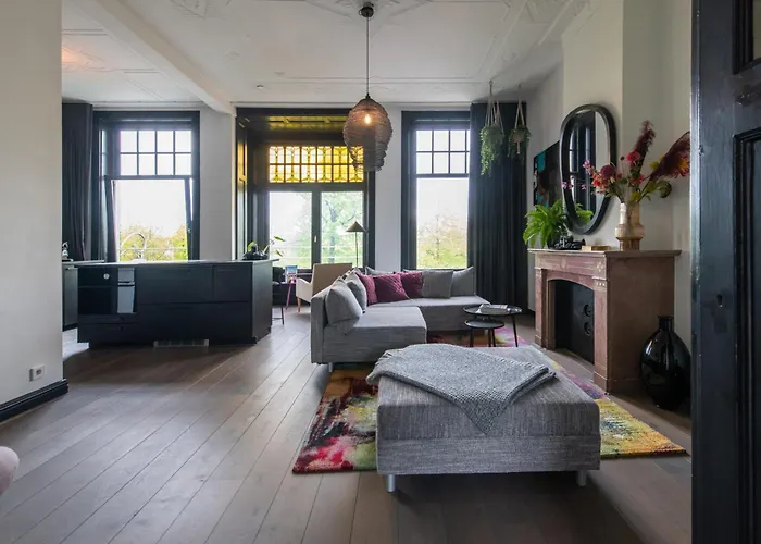 ベッド・アンド・ブレックファスト Museum Square View 4*