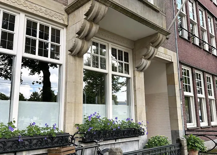 ベッド・アンド・ブレックファスト Museum Square View 4*