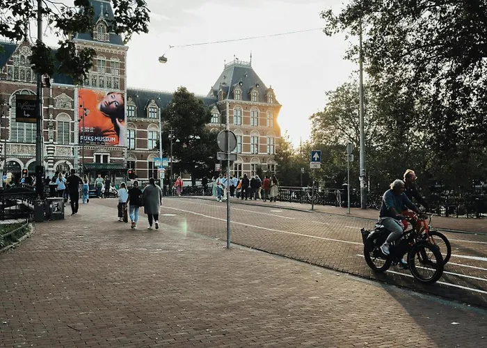 ベッド・アンド・ブレックファスト Museum Square View 4*