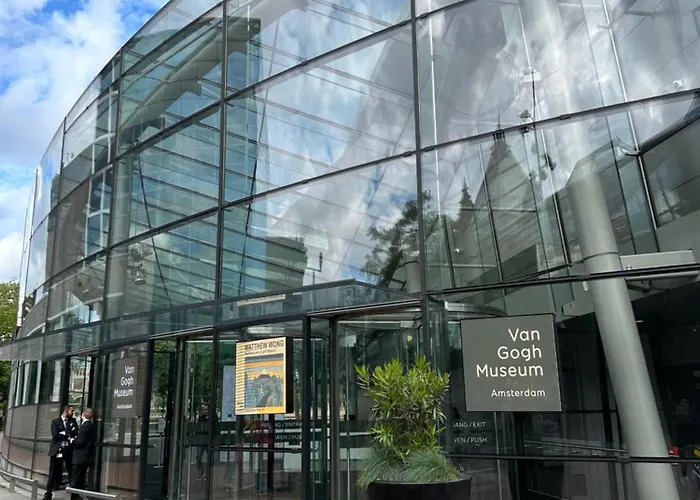 Museum Square View 4*